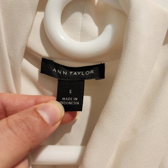 Ann Taylor Blouse - Picture 3 of 6